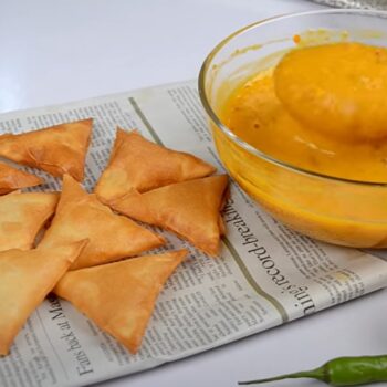 Street Style Samosa and Chatni