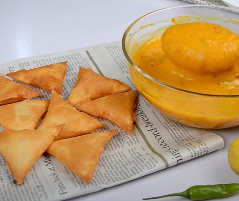 Street Style Samosa and Chatni