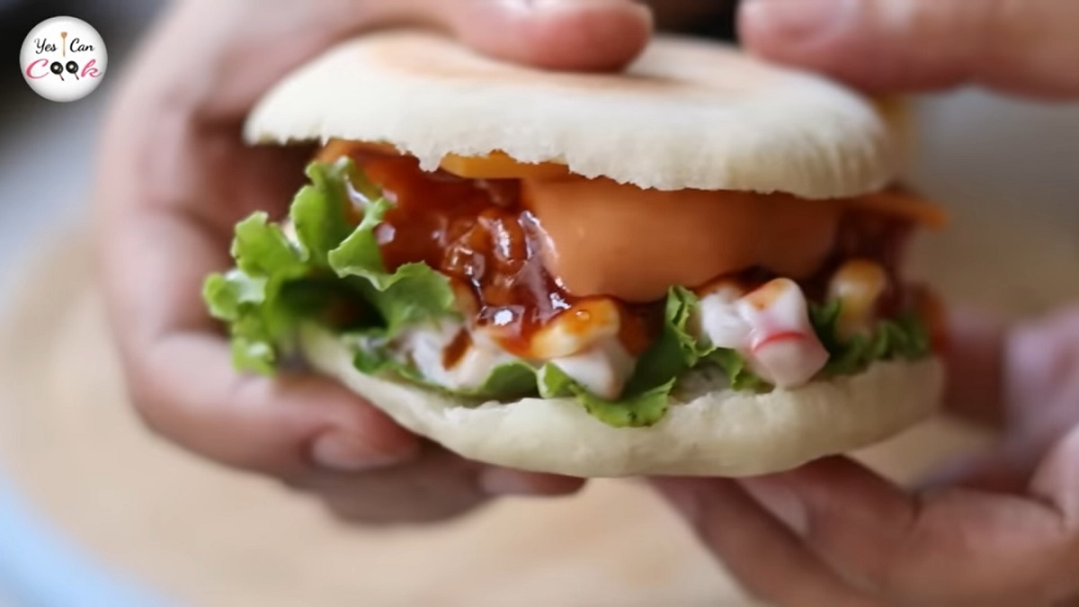 Crispy Chicken Burgers with Pan Breads